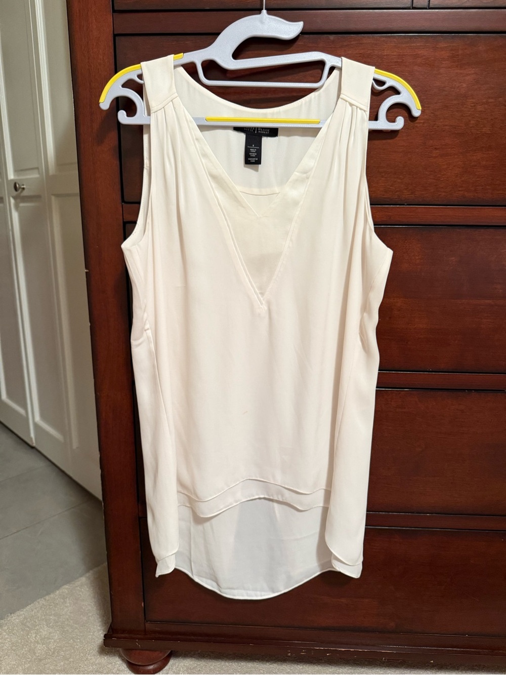 White House Black Market Ivory V-Neck Sleeveless Camisole